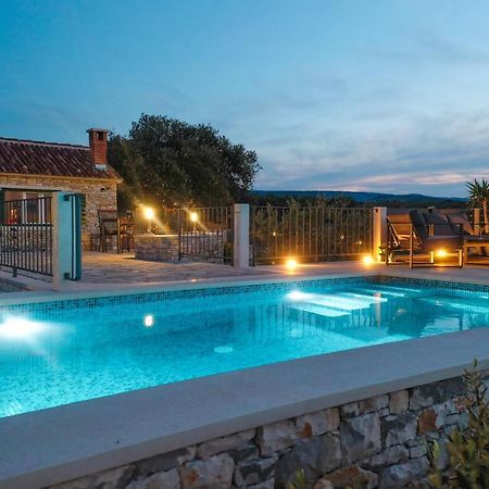 Heritage Holiday House Lori With Pool Postira Exteriör bild